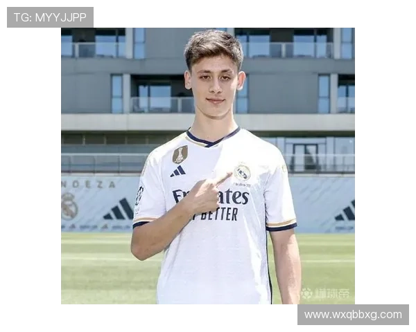 居莱尔更适合边锋还是中场：战术角色与位置适配性解析